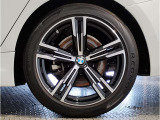 【BMWアロイホイル】軽量かつ強度に拘ったアロイホイル。走行性能ポテンシャルを引き出す設計。車の足元を引き締めてくれる大きなポイントはアロイホイルです。