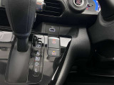 【オートブレーキホールド】渋滞時や信号待ちでブレーキを放しても停車してくれるオートブレーキホールド機能付きです。しっかりと確認してブレーキは離しましょう。