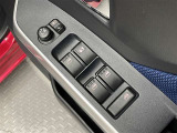 全席に電動ウィンドウを装備。乗員それぞれが快適に操作できます。