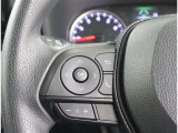 ステアリングスイッチ付き。前方から目を離すことなく操作することが可能です。