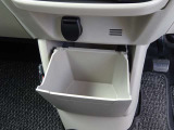【インストセンターロアボックス】ふたを開けると小物いれになっています♪意外と設置場所に困るゴミ箱として重宝します!