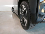 リヤタイヤの溝も十分に残っております。タイヤサイズは165/55R15となっております。