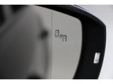【ブラインドスポットディテクション】車両後方の死角をレーダー検知で補いドライバーに知らせます。