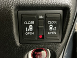 【両側パワースライドドア】両側がパワースライドドアになっており、運転席のスイッチやスマートキーでも開閉が可能です!開口部も広いので乗り降りも楽々♪