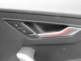 シンプルさと機能性が両立しており、ドイツ車らしい良いインテリアになっています。手の込んだ手法で静かで快適な室内を実現させています。