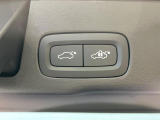 【パワーバックドア】スマートキーや運転席のボタンを押すだけでリアゲートが自動で開閉します!荷物を持っている時や、高い位置にあるバックドアを閉める際に便利な機能です。