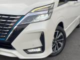 【LEDヘッドライト】悪天候や夜間走行時も良好な視界を確保し安心して運転できる高輝度LEDヘッドライトを装備!点灯速度が早く、消費電力も抑えられています。