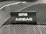 車両側方からの衝撃を緩和するSRSサイドエアバッグ(運転席/助手席)に加えて,SRSカーテンシールドエアバックも標準装備