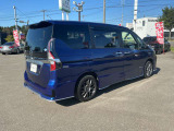 日産自動車認定のクオリティショップ」3つのお約束: 3≫「店&rArr;清潔で明るく、さらに快適なお店へ」 展示スペースがしっかり確保されているので、実際に見て乗って納得のいくまでご検討いただけます。