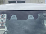 前方の車両や歩行者を立体的に検知して距離や速度差を素早く捉え、追突の危険を早期に把握します。状況に応じて警告音やブレーキ支援を作動させ、市街地走行時のブレーキ操作遅れによる被害を和らげる設計です。