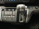 オートマチックシフトレバーは、手になじみ操作しやすい形状で安全運転にもつながります♪