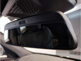 ☆BMWのルームミラーには自動防眩機能が備わっております。後続車のヘッドライトの明るさで幻惑されるのを防止☆