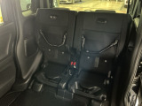 リアシート座面を持ち上げると、背の高い荷物を積むのに便利なトールモードに変身します!多彩なシートアレンジで使い勝手良好!