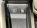 メディアプレーヤー接続端子と充電端子が便利です!