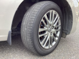 タイヤの残量は是非お車でご確認下さい。