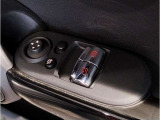 当社認定中古車は全車保証付きでございます。また保証料金や整備費用はお見積書内の諸費用・税金に追加計上する事はございません。認定中古車保証付きのお支払総額でお見積りご依頼の上、他店とお比べください