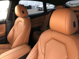 車両の詳細、ご質問につきましては、営業スタッフまでお気軽にご連絡下さいませ。遠方のお客様には実車の詳細動画送信も承ります。お問合せをお待ち致しております。