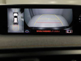パノラミックビューモニターを装備。駐車場や交差点でクルマを真上から見るように周囲を確認できます。機能の詳細は販売店スタッフまでおたずねください。