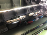 【ドアハンドル】Hondaスマートキーを携帯し、ロックボタン、ドアハンドルを操作することで施錠や解錠ができます。