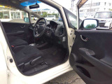運転席はゆったり座れます