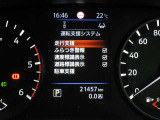 エマージェンシーブレーキは、 約10〜80km/h の範囲で前方の車両や歩行者と衝突する可能性がある場合に作動し、自動的に停止又は減速することにより 衝突回避や衝突被害の軽減を図ります。