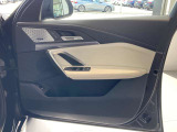 BMWの剛性感ならではの、重厚感あるドアの開閉音をぜひご体感ください。