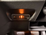ナビに連動する2.0ナビ連動型ETC車載器が標準で装備されています。