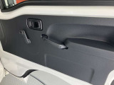 より多くの一般の方へ車を届けれればと思っておりますので同業者様への販売は極力控えさせて頂いております。ご了承下さい。