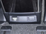 コンソールボックスの後ろにAC100V/1500Wのアクセサリーコンセントが付いています。