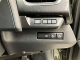 パノラミックビューモニター付きです。車両を上から見たような映像をディスプレイオーディオ画面に表示。運転席からの目視だけでは見にくい、車両周辺の状況をリアルタイムでしっかり確認できます。