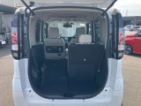 シートを片側ずつ倒すことができます☆荷物の大きさ&長さ、乗車人数などに合わせて有効活用できますよ♪