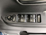 パワーウインドウは運転席ワンタッチ式になっています。挟み込み防止機能付きなので小さなお子様やペットの安全も確保します。