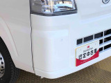 死角になりやすい左右方向の障害物をブザーで知らせてくれるコーナーセンサー搭載