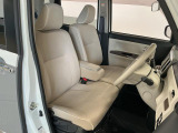 【運転席・助手席】内装ルームクリーニング済みです。しっかり綺麗にしていますので、是非、お確かめください。車に自信があるからこそ、是非一度ご来店頂き内外装も見てもらえると幸いです。