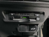 スッキリと収まった純正ビルトインETCが付いています。料金所も止まる事なくスムーズに追加できます。