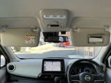 運転席にはバニティミラー付きサンバイザーがございます!ちょっとしたお化粧直しに便利!