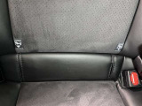 ISOFIXはシートベルトを使わずに簡単にチャイルドシートとクルマの固定金具を連結する取り付け方法です。