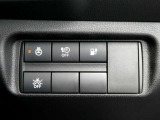 ステアリングヒーターを装備!タイマー充電にエマージェンシーブレーキとエコモードボタン。
