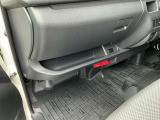 助手席には小物入れも