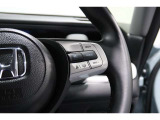 Hondaセンシングの機能のひとつ、アダプティブクルーズコントロール付!アクセルから足を離しても設定したスピードと前車との車間を保ち走行してくれます!車線維持もアシスト☆高速道路で疲労軽減ですね☆