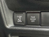 片側電動スライドドアのスイッチ付です。車内からもスイッチひとつで楽にドアの開閉が可能です。電動なので開閉時に力を使う必要がなく、半ドアになることもありません!
