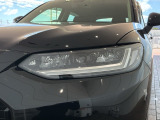 LEDヘッドライトは、点灯の瞬間から最大光量を発揮し、突然暗くなるトンネルなどでの安定感を高めます。