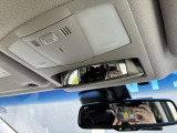 コミュニケーションミラーでは運転席に座ったまま、視線を大きく動かさずに2列目や3列目シートの様子を見ることができます。