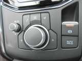マツダコネクトナビは画像真ん中の丸い、コマンダーコントロールを使って操作します◎運転中でもドライバーの視線を落とさず、ナビ操作が可能です!