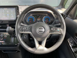 周囲が広く見わたせて運転しやすく室内も広々★