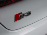 Audi正規ディーラーが高品質をお約束。高度な訓練・教育を受けたAudi専任メカニックが、100項目にもおよぶ精密な点検を実施。すべてクリアしたAudi車だけ、あなたのお手元に届けられるのです