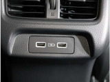 後席充電用USBジャック(急速充電対応タイプ2個付)