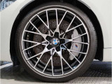 【BMWアロイホイル】軽量かつ強度に拘ったアロイホイル。走行性能ポテンシャルを引き出す設計。車の足元を引き締めてくれる大きなポイントはアロイホイルです。