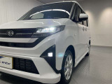 LEDヘッドライトです。デザイン性がよくとても明るいので、夜間の走行や悪天候でも安心です。