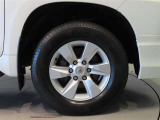 純正のアルミホイール装着車です。タイヤサイズは265/65R17です。
